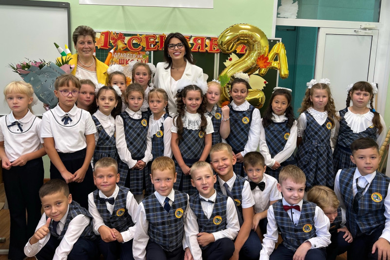 Мария Самоделкина поздравила школьников и педагогов Канавинского района с Днем знаний