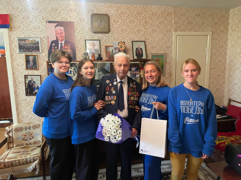 Мария Самоделкина поздравила ветеранов ВОВ с Днем пожилого человека