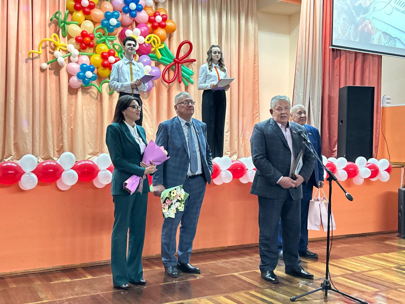 Мария Самоделкина поздравила педагогов Канавинского района с Днем учителя