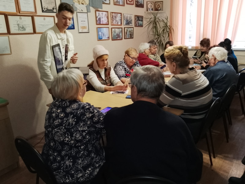 «Серебряные» хакеры Московского района идут в ногу со временем!