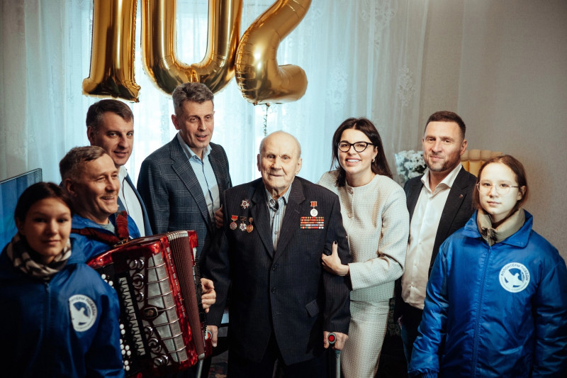 Мария Самоделкина поздравила со 102-летием ветерана Великой Отечественной войны Николая Федоровича Шишкина