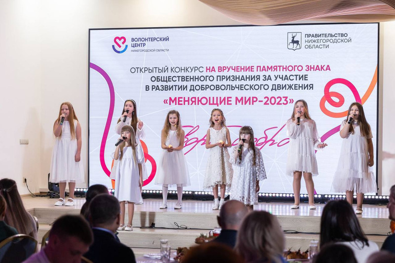 Мария Самоделкина наградила победителей конкурса по семейному добровольчеству
