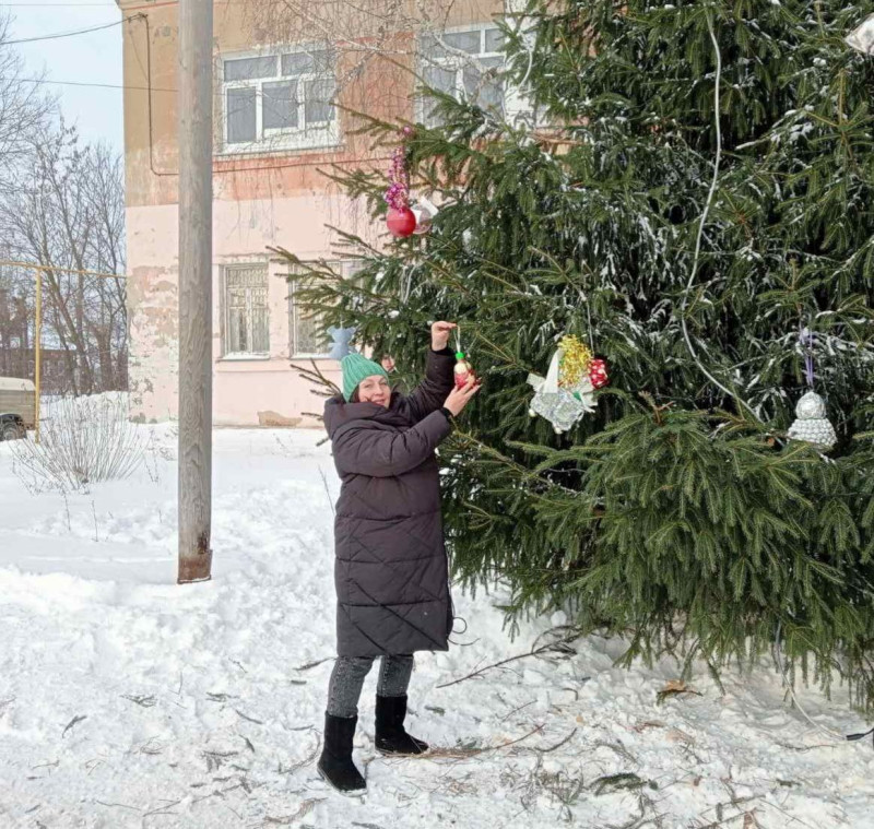 В поселке Новое Доскино установили новогоднюю ель