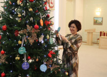 Инна Ванькина присоединилась ко всероссийской акции «Елка желаний» в городской Думе Нижнего Новгорода
