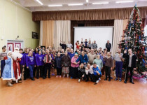Мария Самоделкина поздравила подопечных пансионата  для пожилых людей с Новым годом