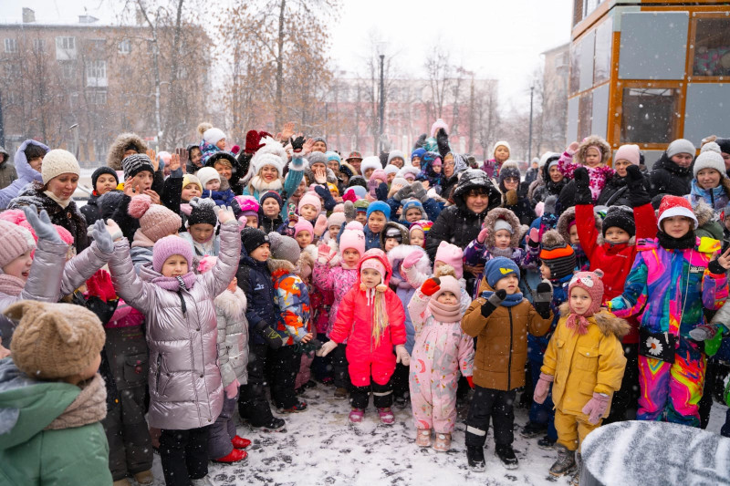 Более 1 500 автозаводцев посетили новогодние праздники в рамках проекта «Новый год в каждый двор» 2023−2024