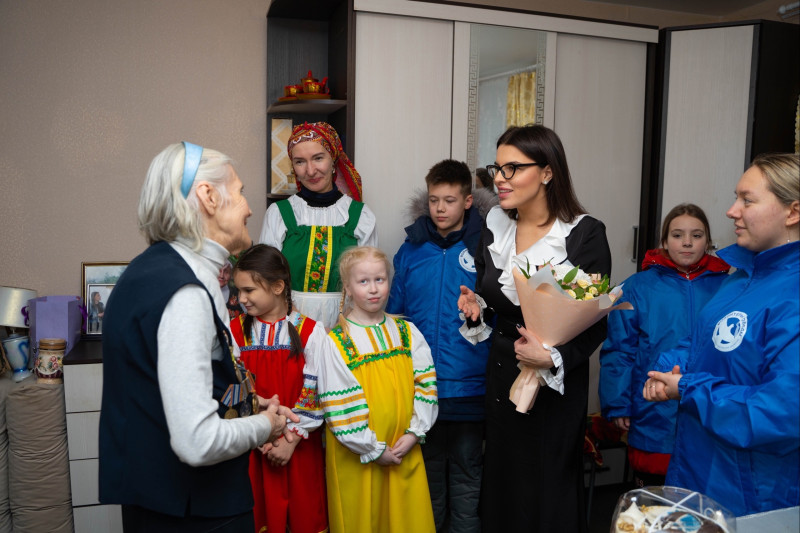 Мария Самоделкина поздравила ветеранов с 80-летием снятия блокады Ленинграда