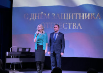 Анна Татаринцева поздравила ветеранов и военнослужащих с Днем защитника Отечества