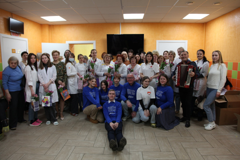Мария Самоделкина поздравила врачей больницы №39 с 8 марта