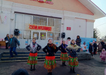 Для жителей микрорайона «Доскино» прошла праздничная программа «Сударыня Масленица»