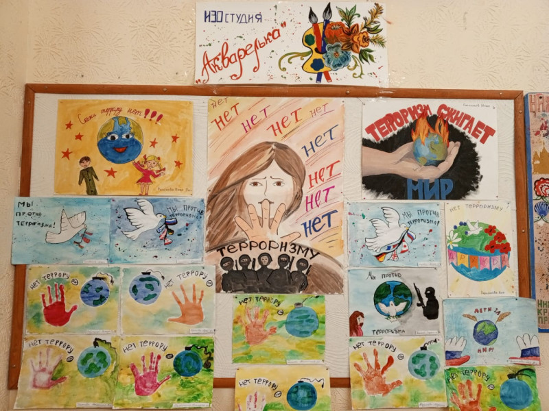 В доме культуры «Молодежный» прошла выставка творческих работ детей изостудии «Акварелька»