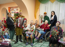Мария Самоделкина поздравила подопечных дома-интерната  для ветеранов войны и труда