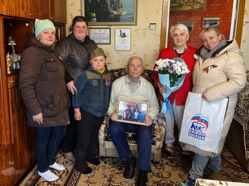Мария Самоделкина вручила подарки ветеранам Канавинского района