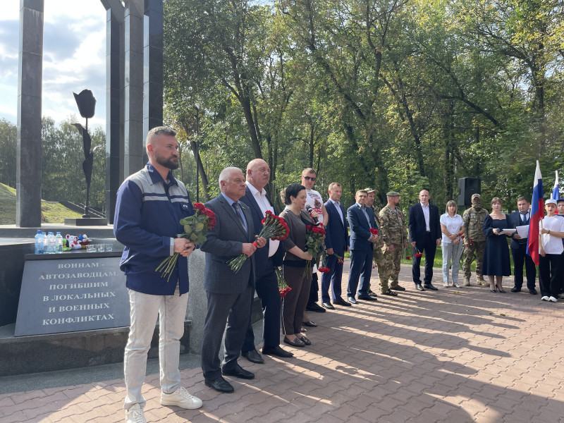 В День солидарности в борьбе с терроризмом депутаты городской Думы приняли участие в памятном мероприятии в Автозаводском районе