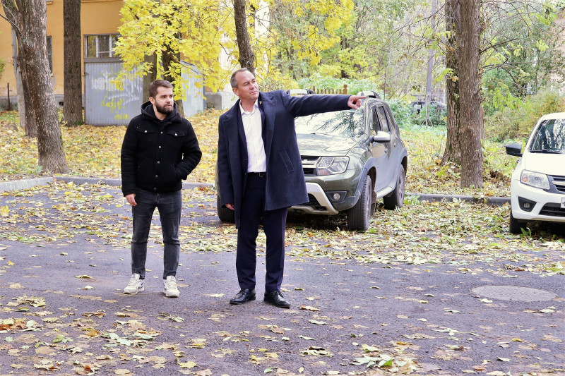 Евгений Чинцов провел объезд по благоустройству территории  избирательного округа № 30 Советского района