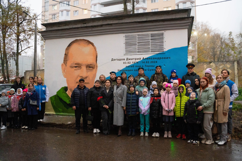 Арт-объект в память о погибшем в бою участнике СВО Дмитрии Догадове  создан по инициативе Марии Самоделкиной