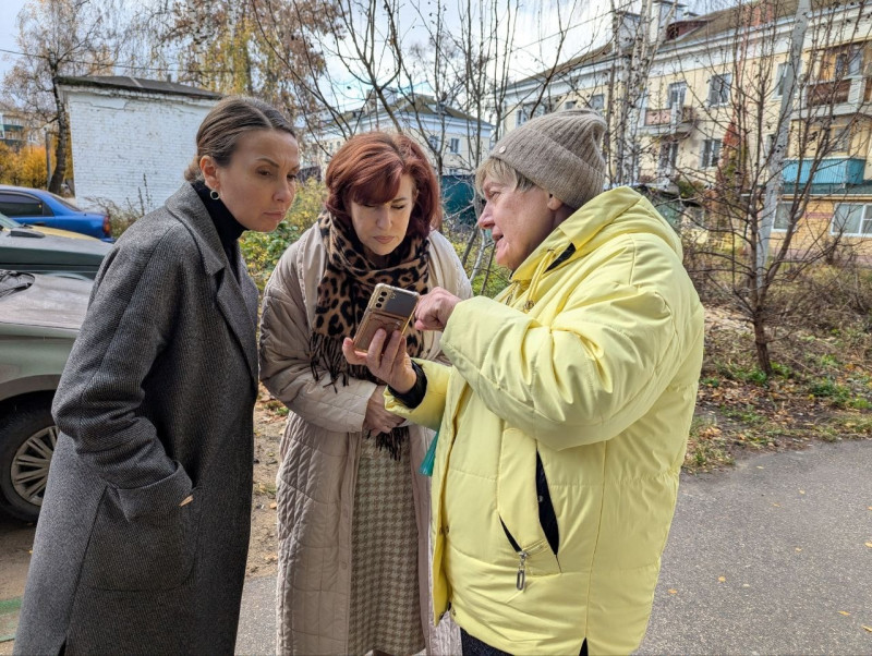 Оксана Смолина и Оксана Дектерева проверили темпы и качество ремонтных работ в помещении ТОС микрорайонов «Этна-1» и «Этна-2»