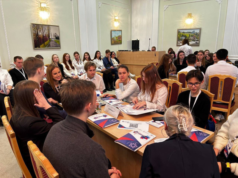 Парламентский форум «Молодежное единство» в Нижнем Новгороде  объединил 150 представителей пяти городов ПФО и ДНР