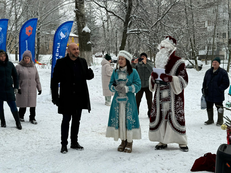 Владимир Поддымников-Гордеев поздравил с наступающим Новым годом жителей микрорайона Щербинки-1