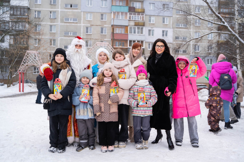 Праздники «Новый год в каждый двор» прошли при поддержке Марии Самоделкиной